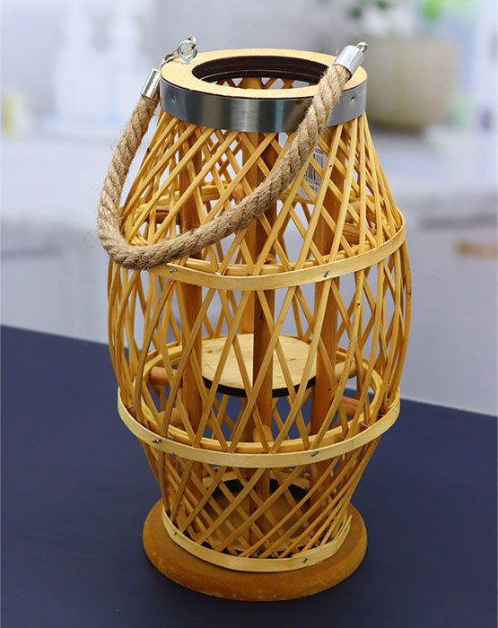Dekorativer Kerzenhalter aus Bambus-Natur