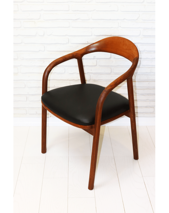 Stuhl aus Walnussholz mit Lederbezug 